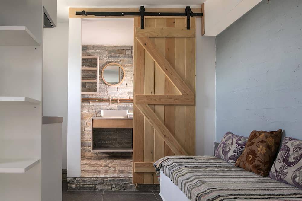 Stone & Cozy Studio ιdeal for relaxed holidays, 100m from the beach!  in Euböa