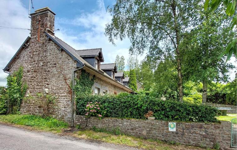 Location de vacances pour 6 personnes, avec jardin et jacuzzi à La Chapelle-Urée - 2