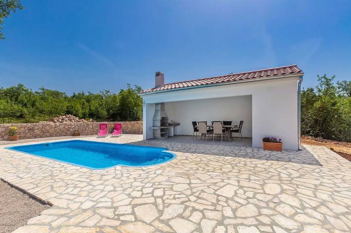 Ferienwohnung für 8 Personen, mit Balkon/Terrasse und Terrasse sowie Pool in Pinezici - 4