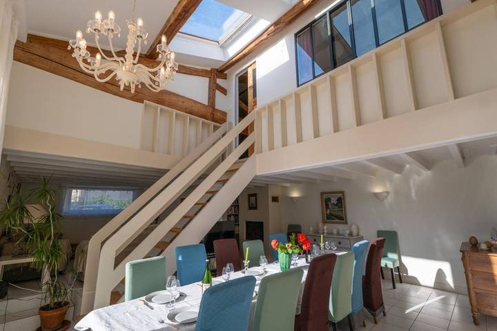 Location de vacances pour 12 personnes, avec Balcon et Terrasse ainsi que Jardin et Vue à Saint-Cyr-en-Bourg