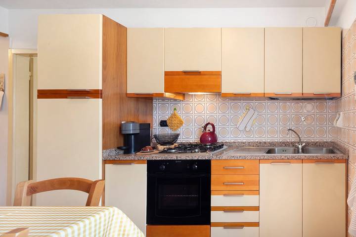 Entire apartment, Apartment 'Casa Heidi' with Mountain View, Shared Garden and Wi-Fi in Castello Tesino, Valsugana