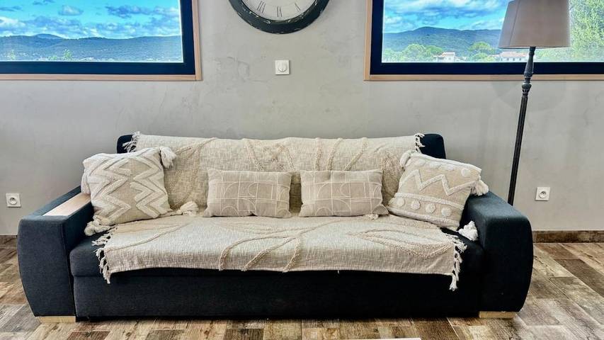 Gîte pour 4 personnes, avec vue ainsi que terrasse et jardin à Saint-Julien-les-Rosiers - 4