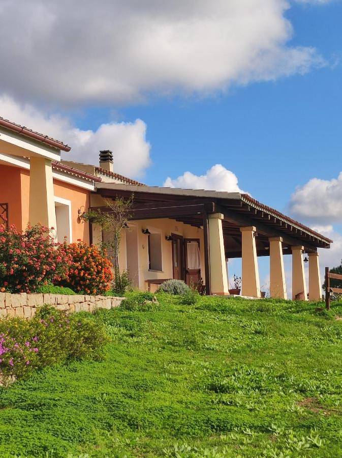 Location de vacances pour 3 personnes, avec vue et jardin à Tempio Pausania - 2