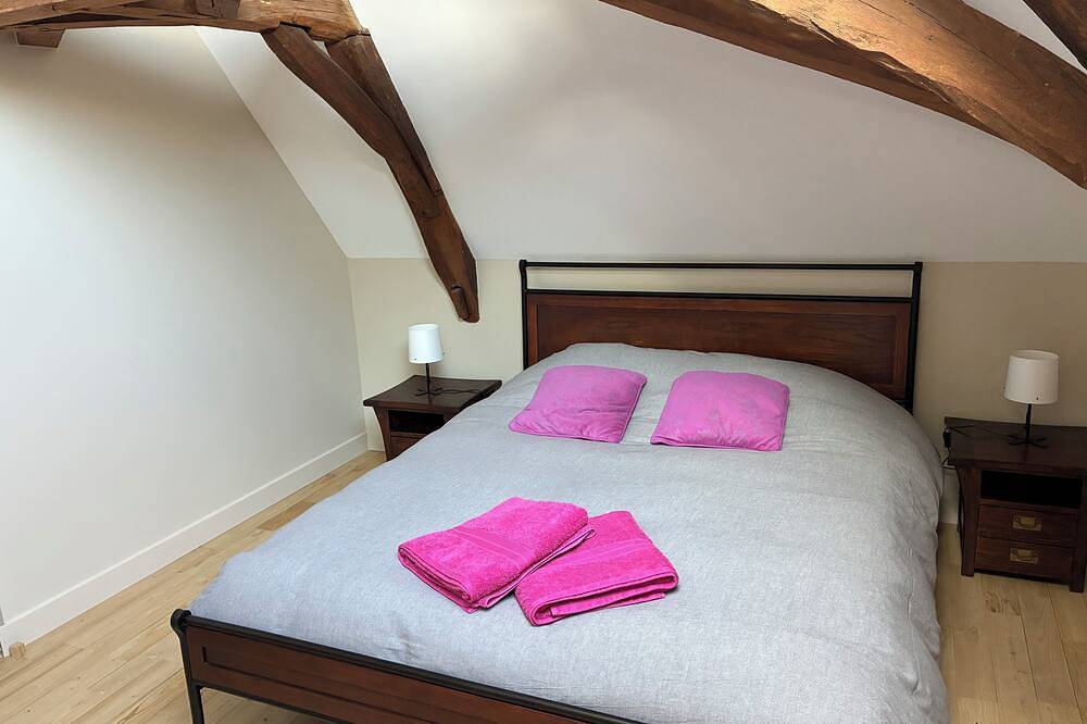 Maison (12 personnes) à Jupilles, entre Le Mans et Tours, à 28km du Circuit. in Jupilles, Sarthe