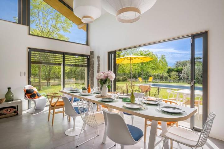 Location de vacances pour 10 personnes, avec jardin ainsi que piscine et vue à Écully - 2
