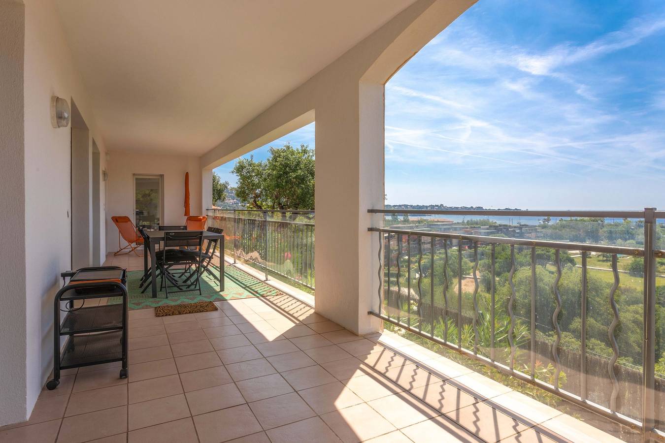 Ganze Wohnung, Appartement "Le Plein Sud" mit Meerblick, Wlan und Klimaanlage in Saint-Raphaël, Mittelmeerküste (Frankreich)