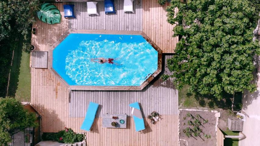 Location de vacances pour 3 personnes, avec Terrasse ainsi que Jardin et Piscine à Lancié - 3