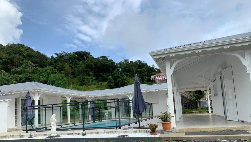 Location de vacances pour 4 personnes, avec jardin et piscine à Gourbeyre - 3