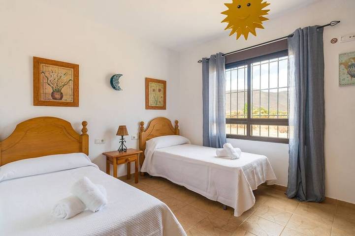 Location de vacances pour 7 personnes, avec balcon et jardin dans Tetir - 2
