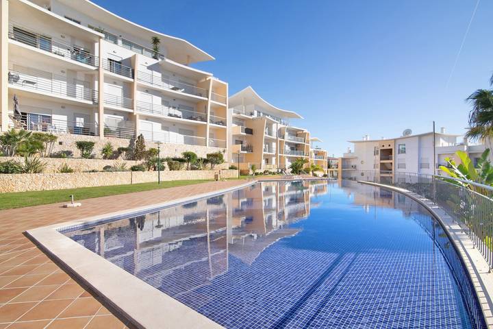 Ganze Wohnung, Ferienwohnung "Da Ourada Marina Luz" mit 2 Balkonen, Gemeinschaftspool und WLAN in Albufeira e Olhos de Água, Faro Distrikt
