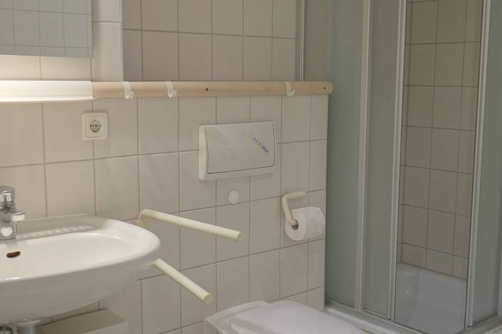Entire apartment, Holiday apartment on the beach in a traditional thatched-roofed house in Müggenburg, Zingst