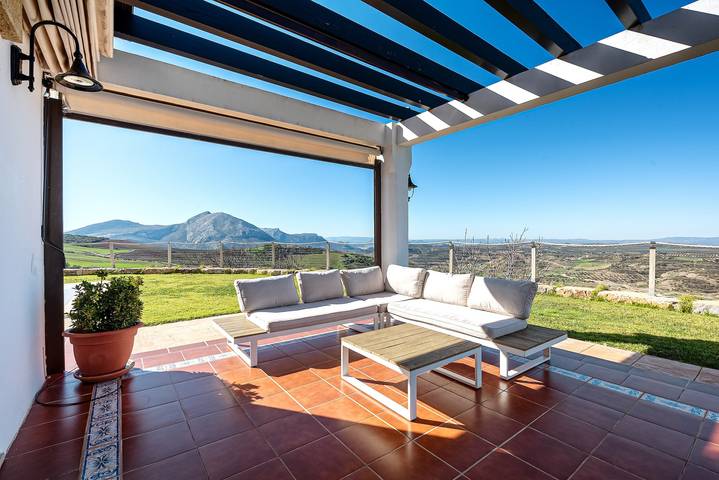 Location de vacances pour 10 personnes, avec jardin et vue sur le lac, animaux acceptés à Antequera - 4