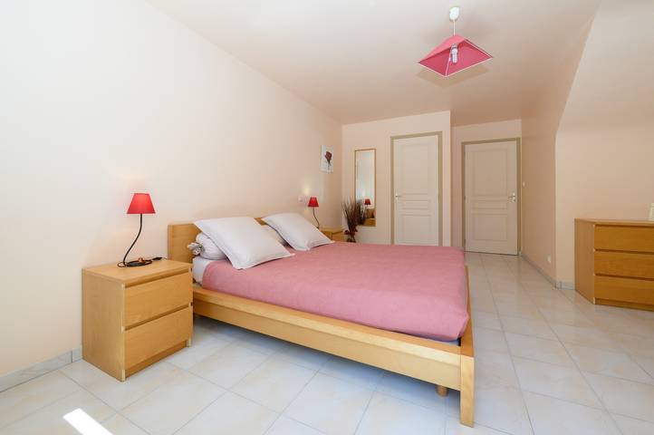Guest Room 'Boked Prad' with Shared Terrace, Communal Garden and Wi-Fi in Locoal-Mendon, Côte des Mégalithes