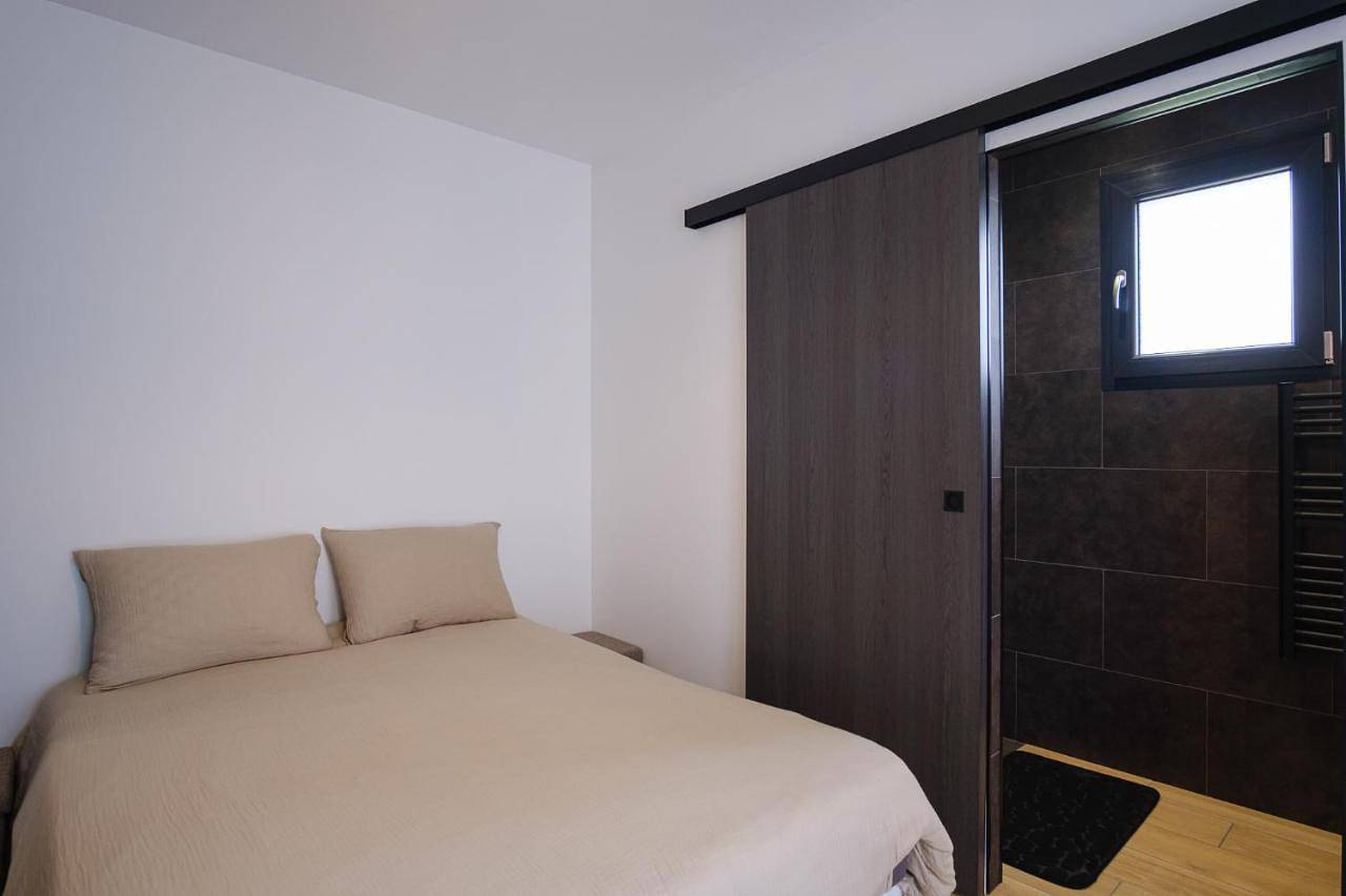 Maison spacieuse au calme - parking privé - 8 personnes in Larnaud, Jura