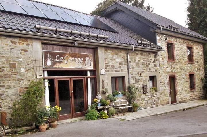 Maison de vacances pour 3 personnes, avec jardin et terrasse, animaux acceptés dans Robertville