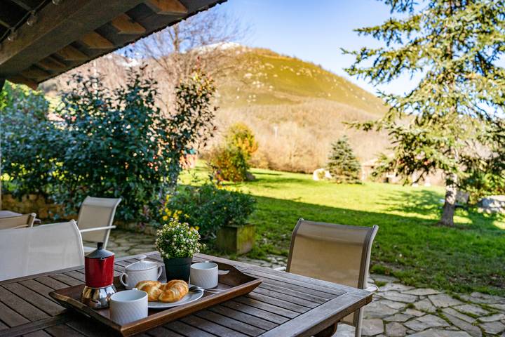 Casa de vacaciones para 5 personas, con jardín y balcón, Se admiten mascotas en Quirós
