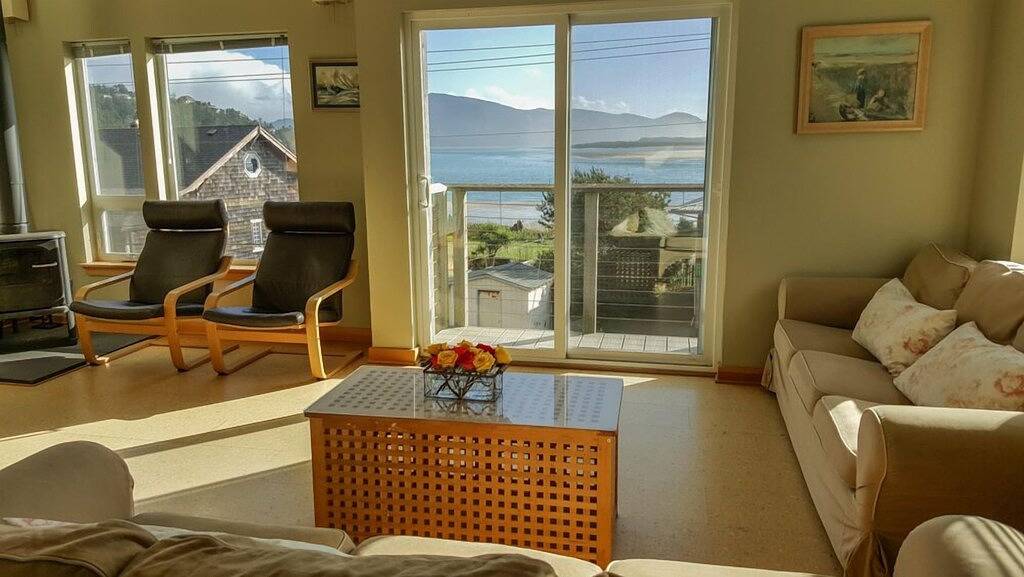 Direkt gegenüber vom Bucht und das Meer und nur wenige Schritte vom Strand entfernt! in Netarts, Tillamook County