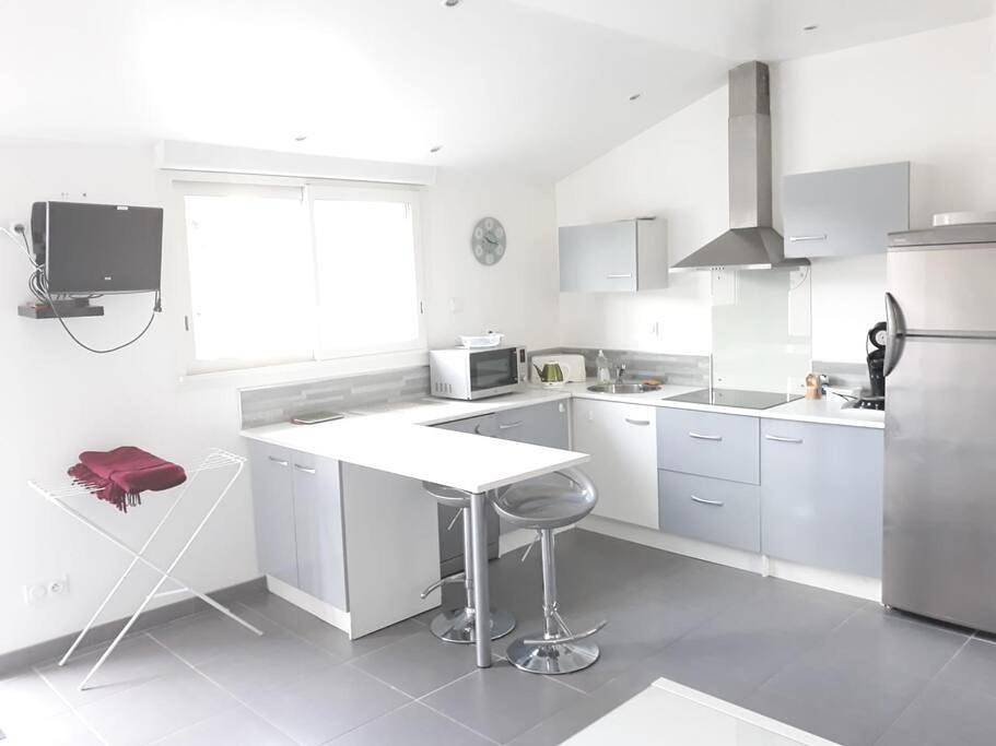 Appartement entier, One-Bedroom Apartment in Saint-Porchaire, Région de Saintes