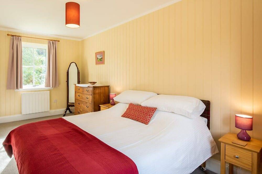 Family-friendly brand new cottage situated next to the golf course in Fort Augustus, Highlands