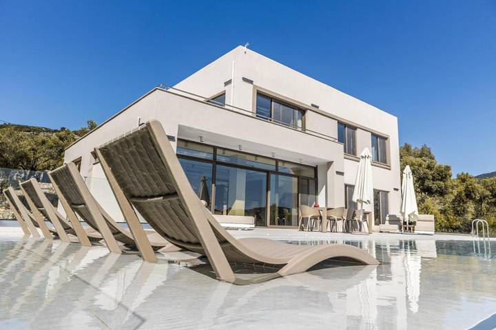 Chalet para 8 personas, con jardín y jacuzzi además de piscina y piscina para niños, Familias con niños - 1