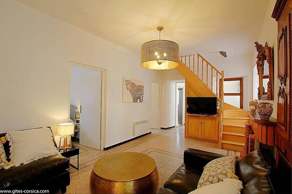 Maison Centre Village Ota 4 Personnes in Ota, Parc naturel régional de Corse