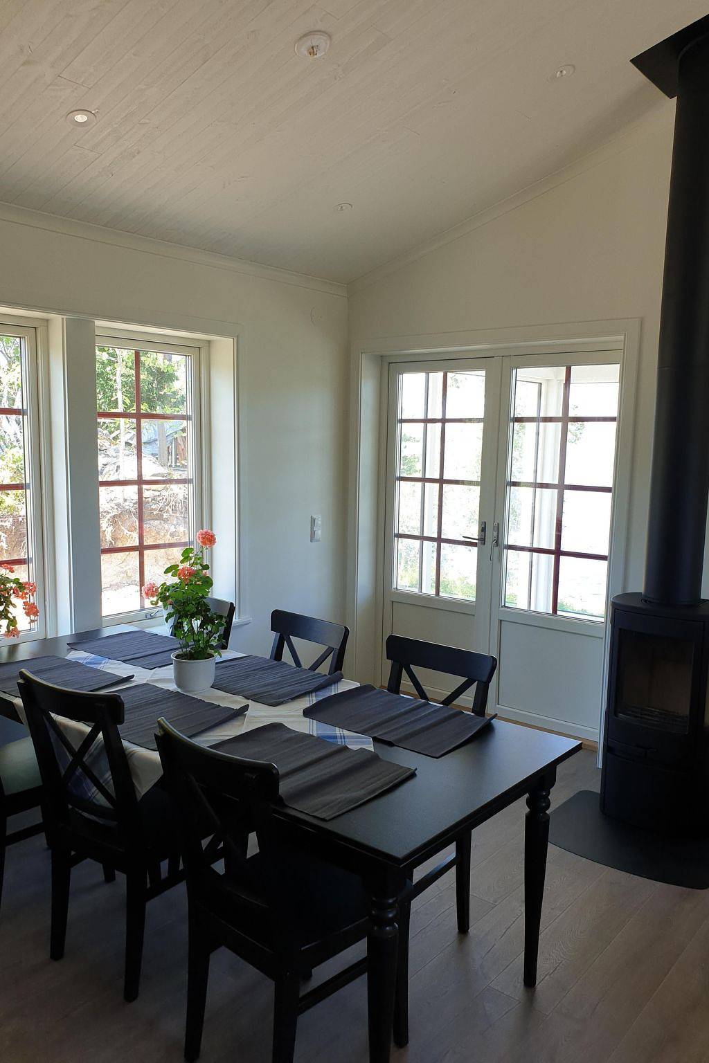 Schönes Ferienhaus am See Runn in Falun, Dalarna