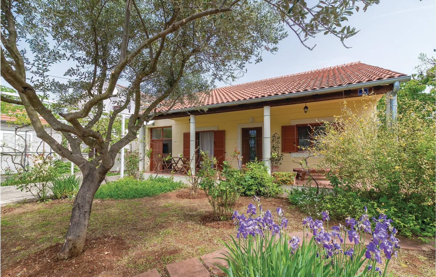 Holiday home for 6 people with terrace in Sukosan, Zadar