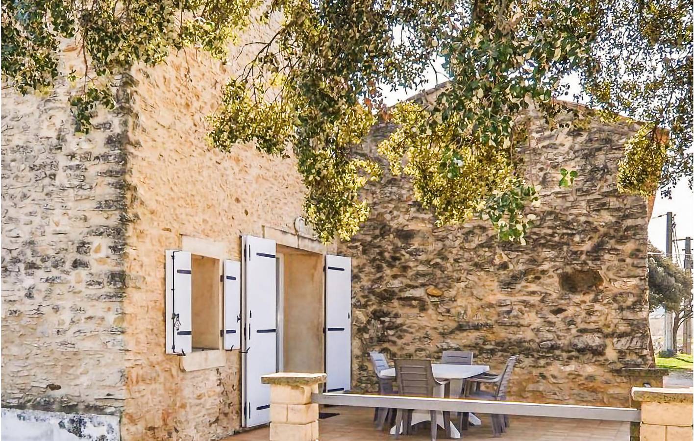 Gemütlicher Rückzugsort mit Parkplatz, TV & Angeln, 2km nach Vénéjan in Vénéjan, Nimes und Umgebung