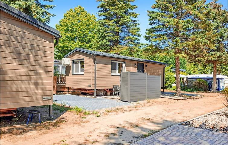 Wohnwagen für 4 Personen, mit Terrasse in Mecklenburg-Vorpommern - 3