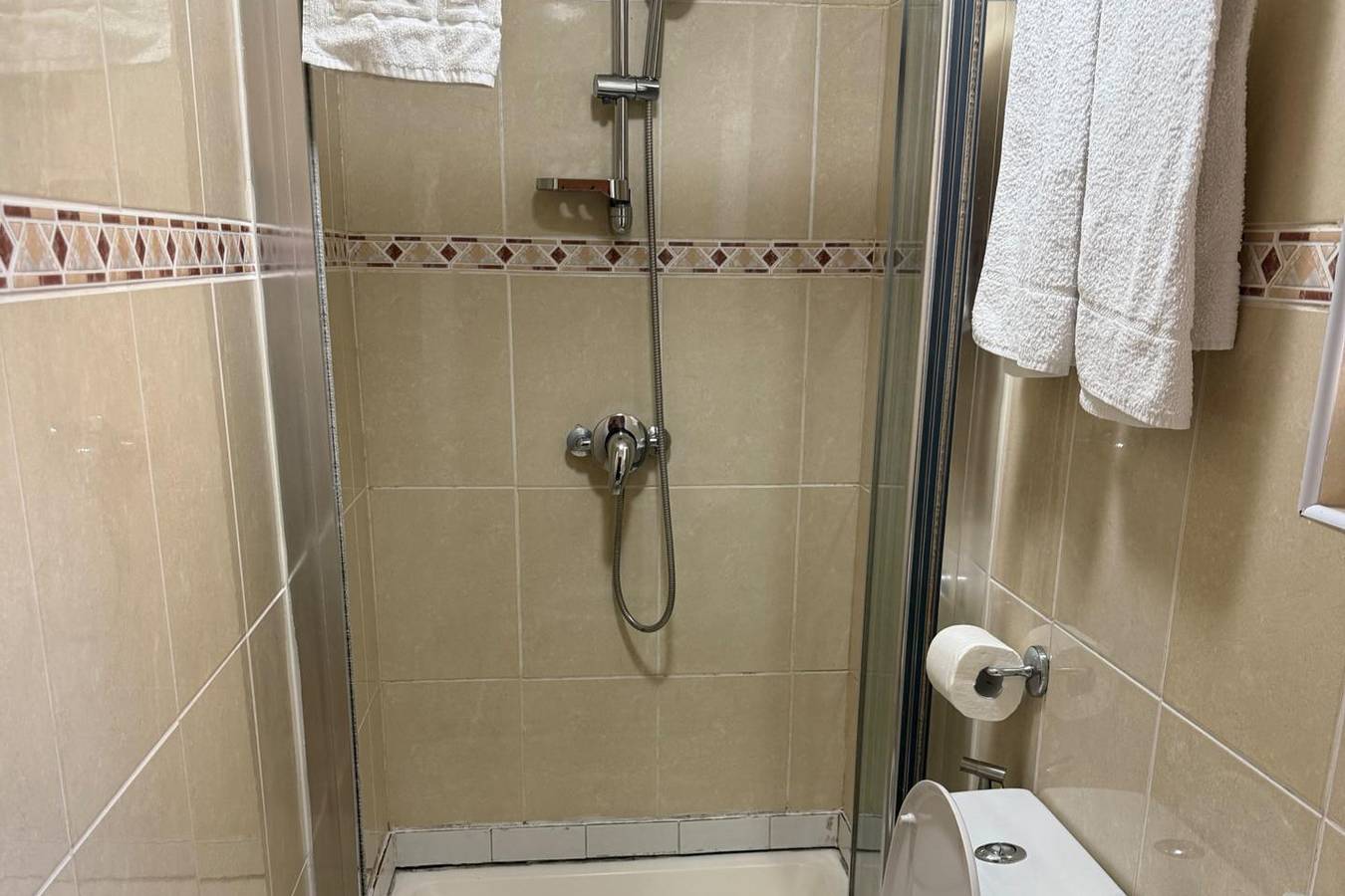 Apartamento vacacional entero, Apartamento de vacaciones para 4 personas con terraza in Municipio de Hounslow, Londres