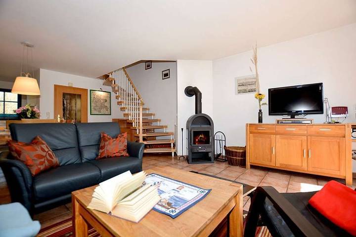 Ferienhaus Malve 3 – Reetdachurlaub mit Kamin, Wallbox und viel Platz für die ganze Familie in Puddemin, Poseritz