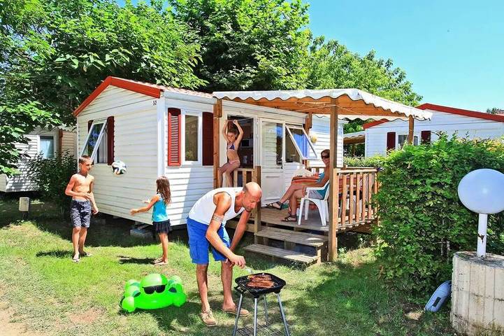 Camping pour 4 personnes à Carsac-Aillac