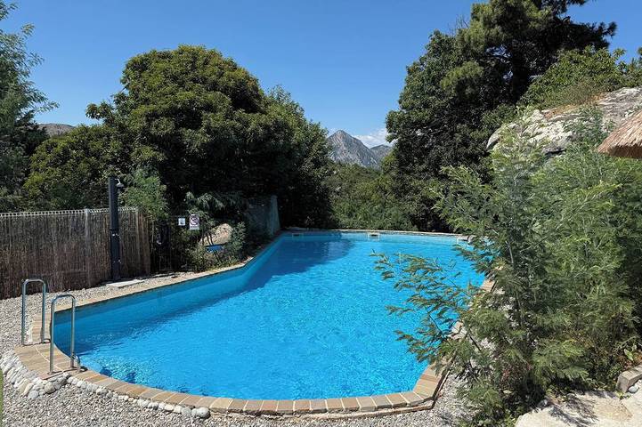Gîte pour 4 personnes, avec Jacuzzi et Piscine à Berre-les-Alpes