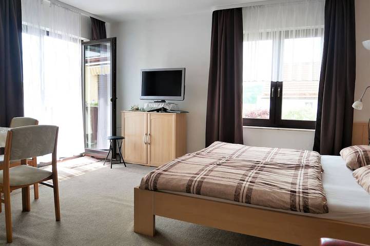Ferienwohnung für 3 Personen, mit Balkon und Garten