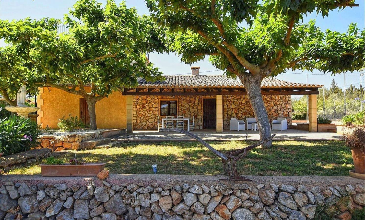 Villa 'Sa Cova' with Private Pool, Wi-Fi and Air Conditioning in Manacor, East Majorca