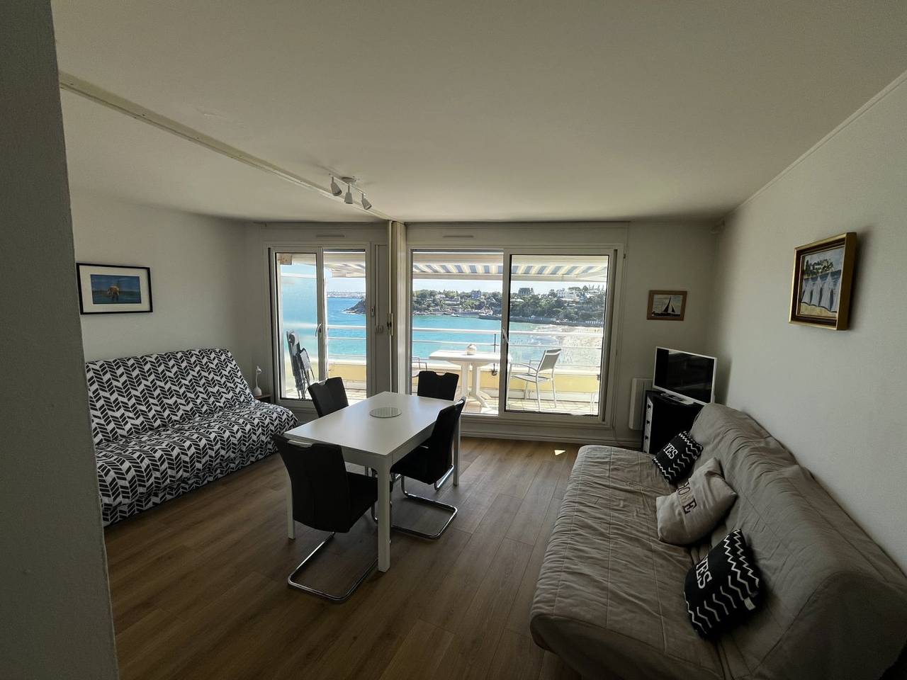 Studio entier, Dinard, les pieds dans l'eau avec vue panoramique mer in Dinard, Région de Saint-Malo