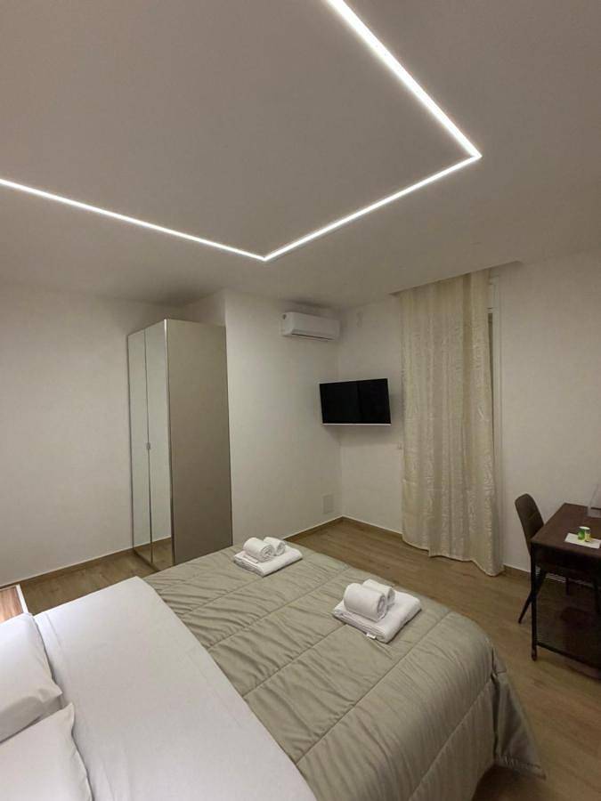 Double Room with Balcony in Misterbianco, Catania e dintorni