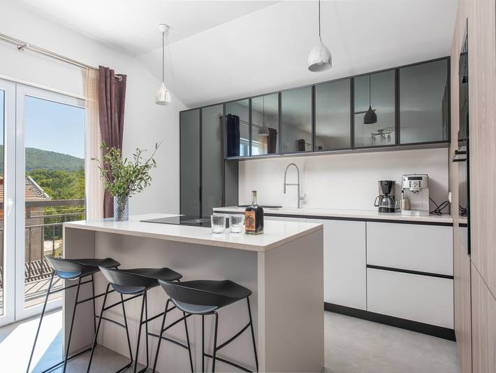 Grand Famliy ferievilla nær havet in Naklice, Omiš-Riviera