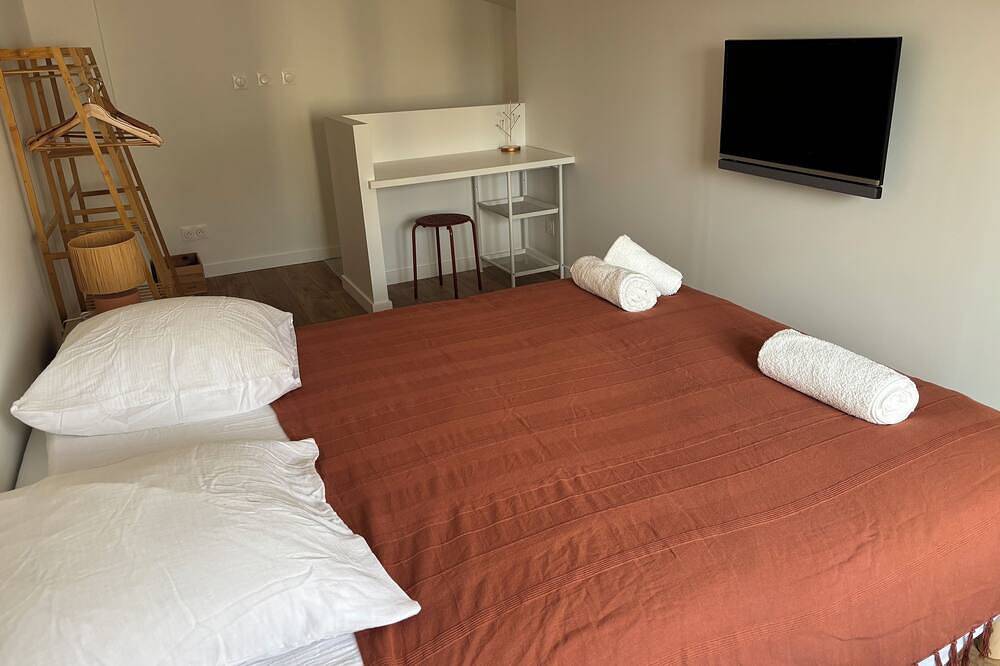 Ideal for your stay in Bordeaux, this adorable townhouse has been completely renovated. in Blanquefort, Bordeaux region
