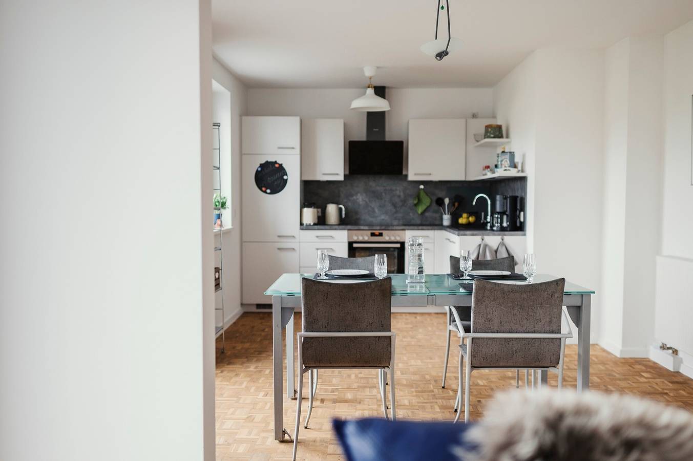 Ganze Wohnung, Ferienwohnung 'Schwalbenflug' mit Gemeinschaftsgarten, Balkon und grossartigem Ausblick in Naumburg (Hessen), Hessisches Bergland