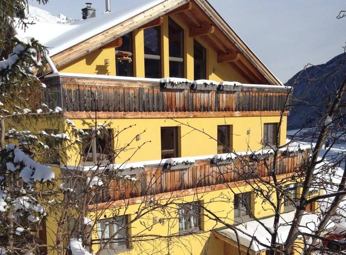 Ferienwohnung für 6 Personen, mit Balkon und Ausblick in Pettneu am Arlberg