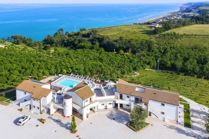 Appartamento per 6 persone, con terrazza e idromassaggio nonché giardino e piscina in Pedaso