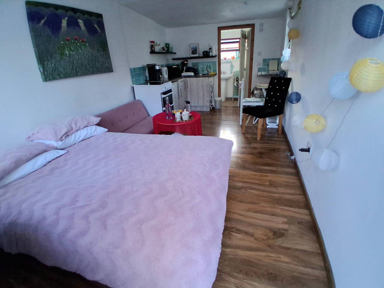 Ganzes Studio, Porthleven Studio, Sleeps 3,  Patio & Beach Access in Porthleven, Cornwall
