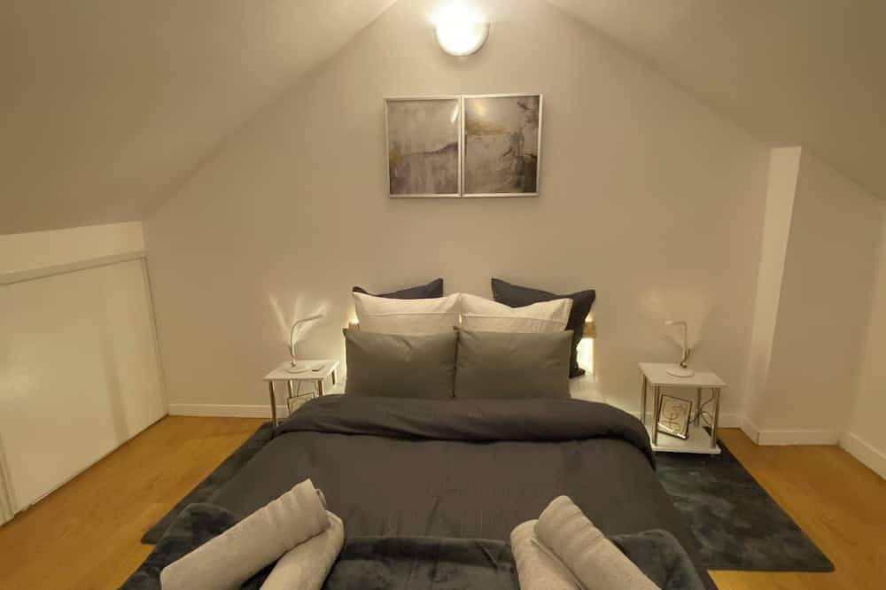 Appartement entier, Duplex Minimaliste > 30 min de Paris in Saint-Ouen-l'Aumône, Val-d'Oise