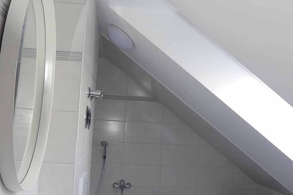 Ganze Wohnung, Neu renovierte 70qm Ferienwohnung im 2. Stock in zentraler Lage in Legoland Deutschland, Günzburg