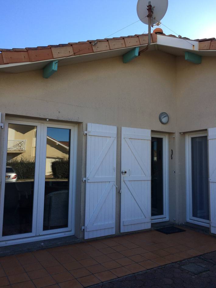 Gîte pour 6 personnes, avec piscine, adapté aux familles à Biscarrosse