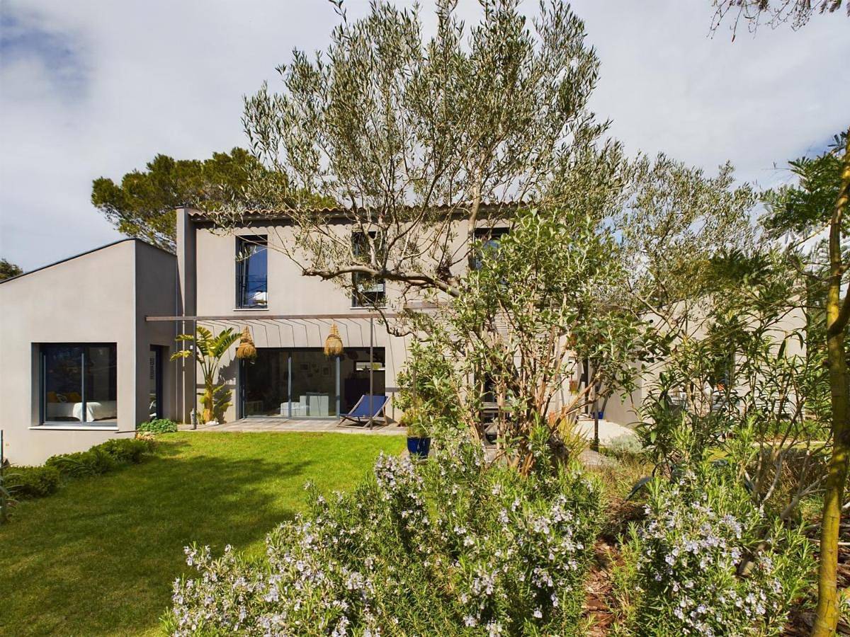 Villa Moderne avec Piscine et Jardin, Proche Alpilles - Fr-1-599-100 in Cornillon-Confoux, Côte méditerranéenne (France)