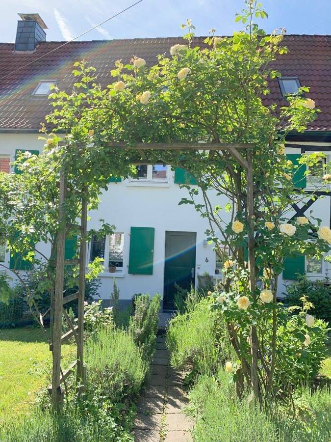 Ferienwohnung für 3 Personen, mit Terrasse und Garten sowie Pool und Ausblick
