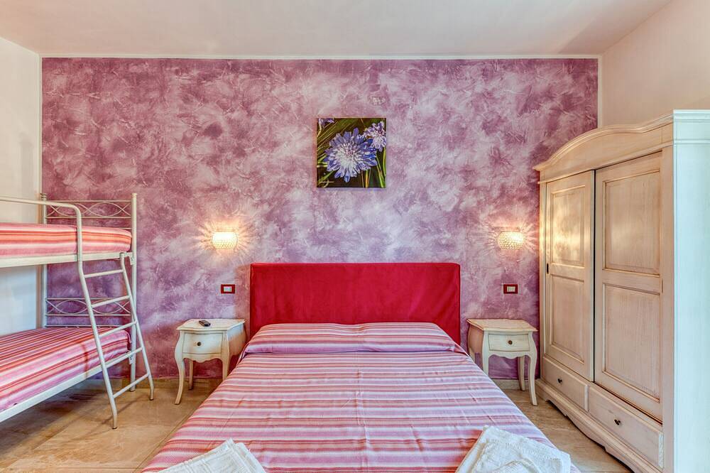 Bed and Breakfast 'Tallyho Garofano' with Shared Terrace, Wi-Fi and Air Conditioning in Salve, Gulf of Taranto