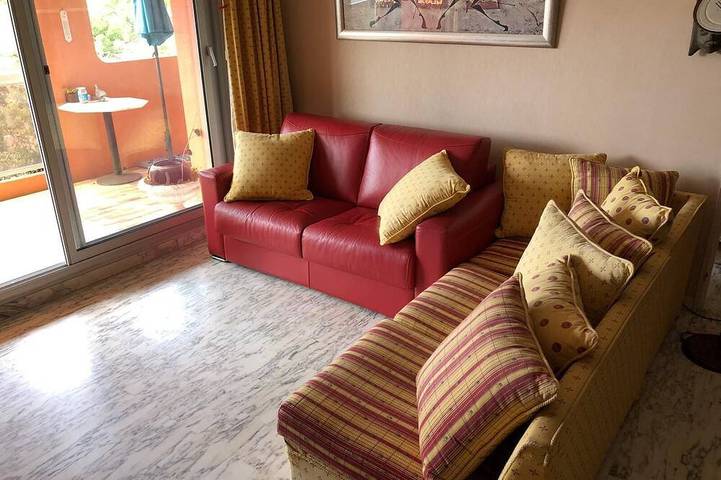 Location de vacances pour 4 personnes, avec terrasse ainsi que piscine et jardin à Nice